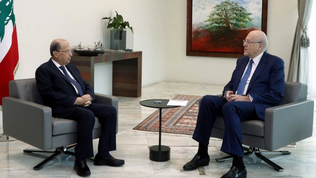 Le président Michel Aoun (à gauche) rencontre le Premier ministre designé Najib Mikati au Palais présidentiel (Beyrouth, 10 septembre 2021)