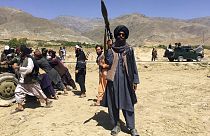 Pencşir eyaletinde kontrolü ele geçiren Taliban üyesi bir militan.