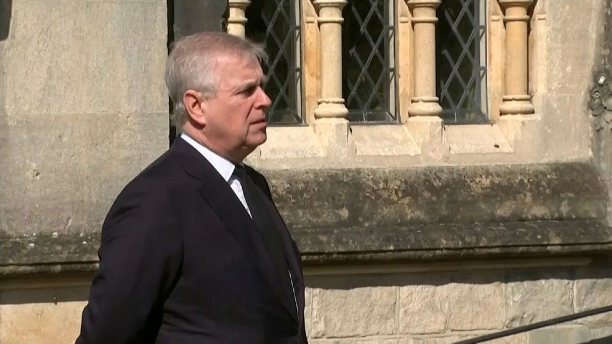 Príncipe Andrew notificado pelo tribunal por alegado abuso sexual