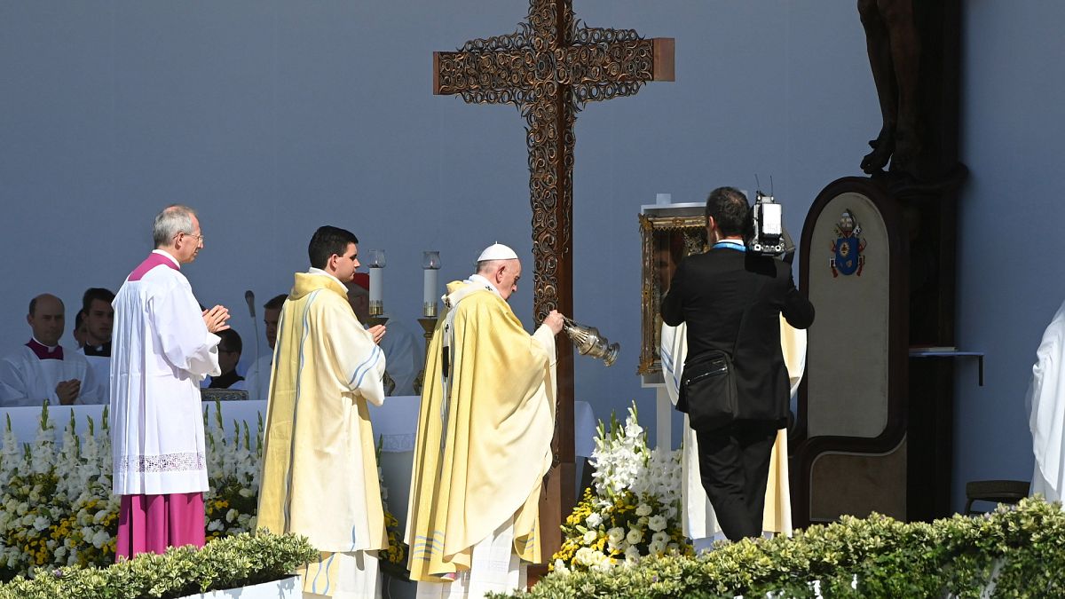 Ferenc pápa az 52. Nemzetközi Eucharisztikus Kongresszus (NEK) zárómiséjén a Hősök terén 2021. szeptember 12-én.
