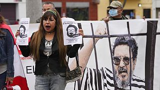 Peruanos protestam contra movimento guerrilheiro