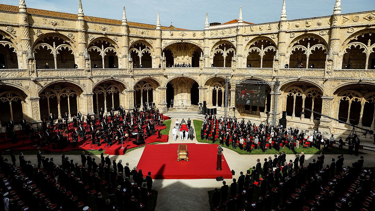 Portugal da el último adiós al expresidente Jorge Sampaio destacando su lado humanista 