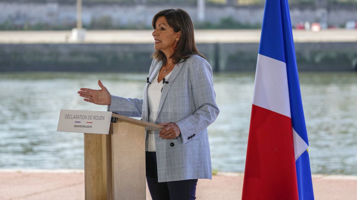 Η δήμαρχος του Παρισιού Αν Ινταλγκό ανακοινώνει την υποψηφιότητά της για την προεδρία της Γαλλίας