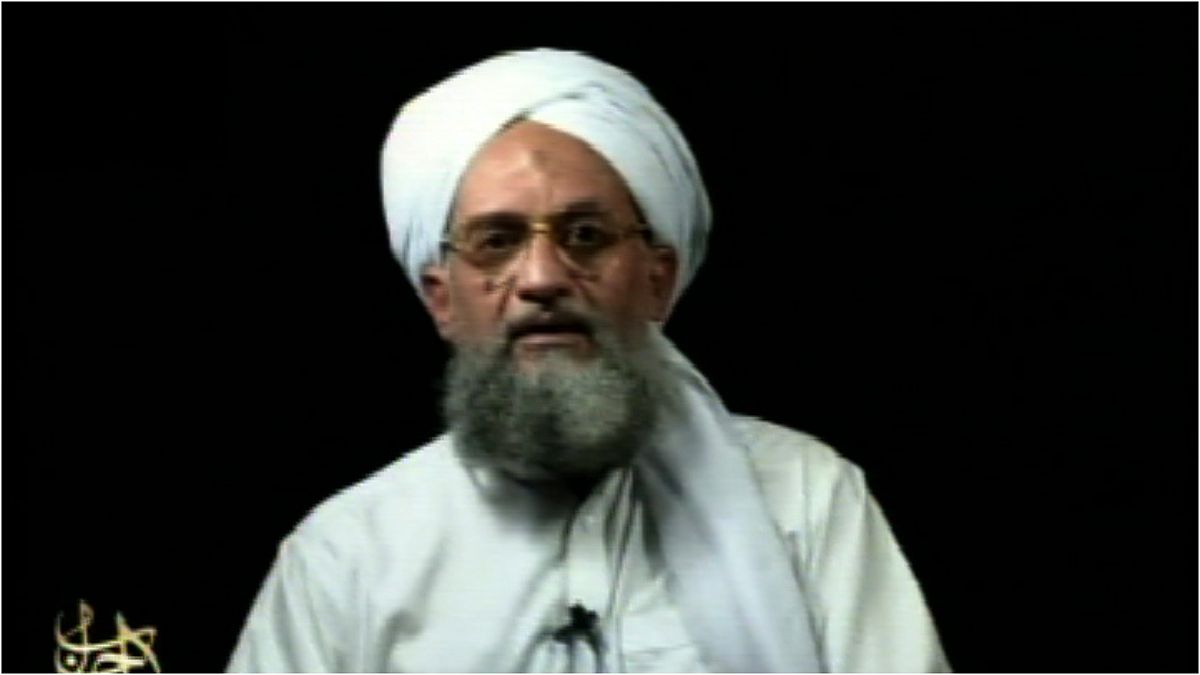 صورة أرشيفية لزعيم تنظيم القاعدة أيمن الظواهري تمّ التقاطها من مقطع مصوّر بثه التنظيم بتاريخ 2 أيلول/سبتمبر 2006