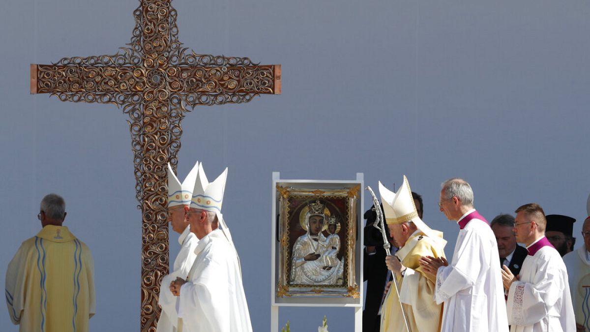 El papa Francisco durante la misa celebrada este domingo en Budapest