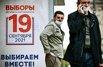 Агитационные плакаты в центре Москвы: 17-19 сентября в России пройдут парламентские и местные выборы. 
