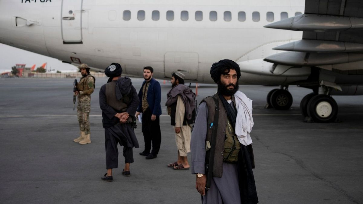 شبه نظامیان طالبان در فرودگاه کابل