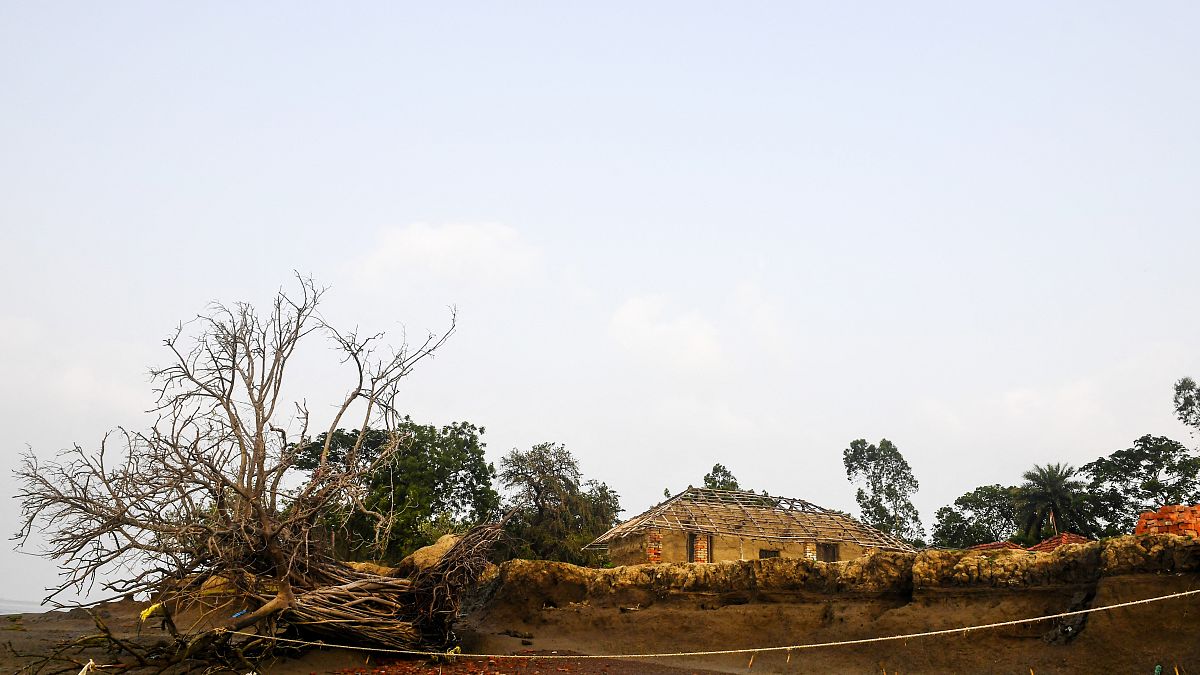 الساحل المتأثر بظاهرة التعرية في جزيرة غورامارا على بعد 110 كيلومترات جنوب كولكاتا في الهند.