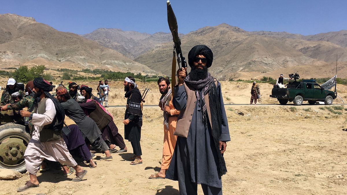 Pencşir'in merkezini ele geçiren Taliban örgütüne mensup bir militan 