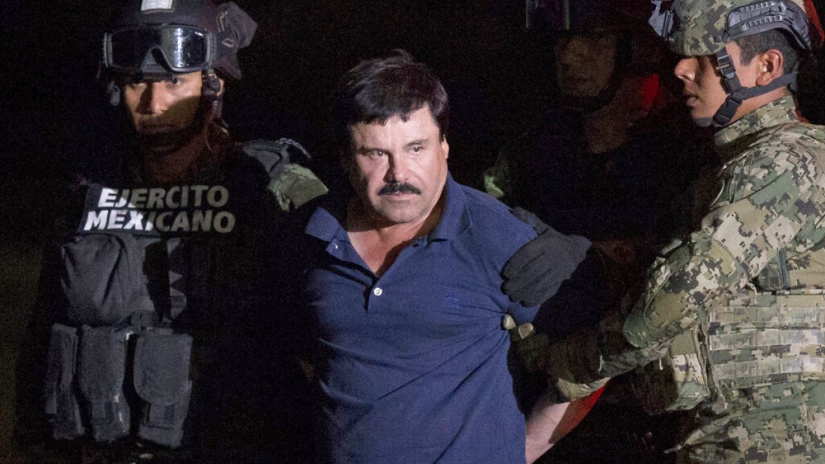 Uyuşturucu baronu "El Chapo", Meksika'daki maksimum güvenlikli bir hapishaneden firar ettikten sonra yeniden yakalandı. 8 Ocak 2016