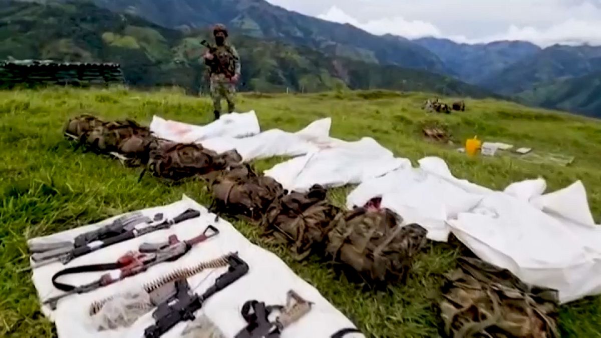 Armas y cuerpos de los miembros del Clan del Golfo, Antioquia, Colombia, 12/9/2021