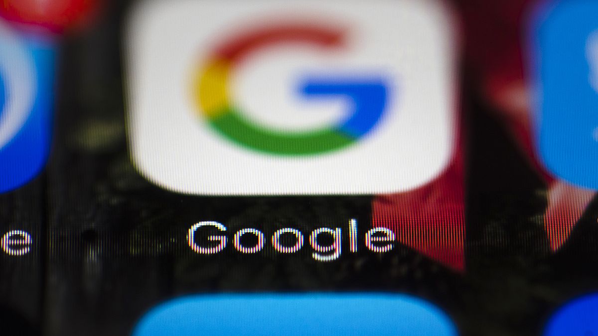 Google üreticilerin telefonlara "Android çatalı" olarak bilinen modifiye edilmiş versiyonları yüklemesini yasaklıyor