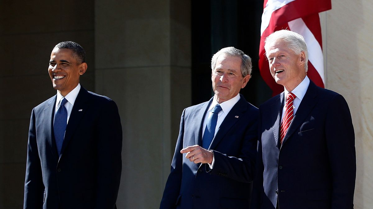 Eski ABD Başkanları Barack Obama (sol), Geogre W. Bush (orta), Bill Clinton (sağ) 