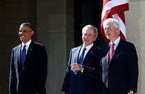 Eski ABD Başkanları Barack Obama (sol), Geogre W. Bush (orta), Bill Clinton (sağ) 