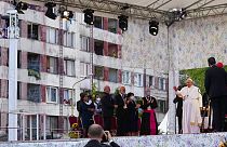 El papa lanza un mensaje contra la discriminación desde el mayor gueto gitano de Cetroeuropa