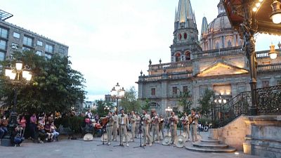 Grupo de mariachi tocando en la Plaza de Armas, Guadalajara, México, 13/9/2021