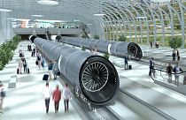 Entwurf eines Hyperloop-Bahnhofs und einer Hyperloop-Kapsel, entworfen vom spanischen Unternehmen Zeleros