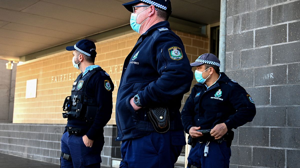 عناصر من الشرطة الأسترالية في ضاحية من مدينة سيدني. 2021/08/03
