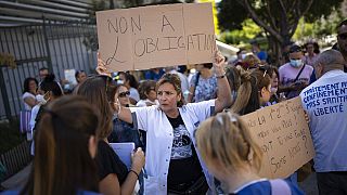 Une manifestation contre l'obligation vaccinale, le 5 aout 2021 devant l'hôpital La Timone, Marseille, France
