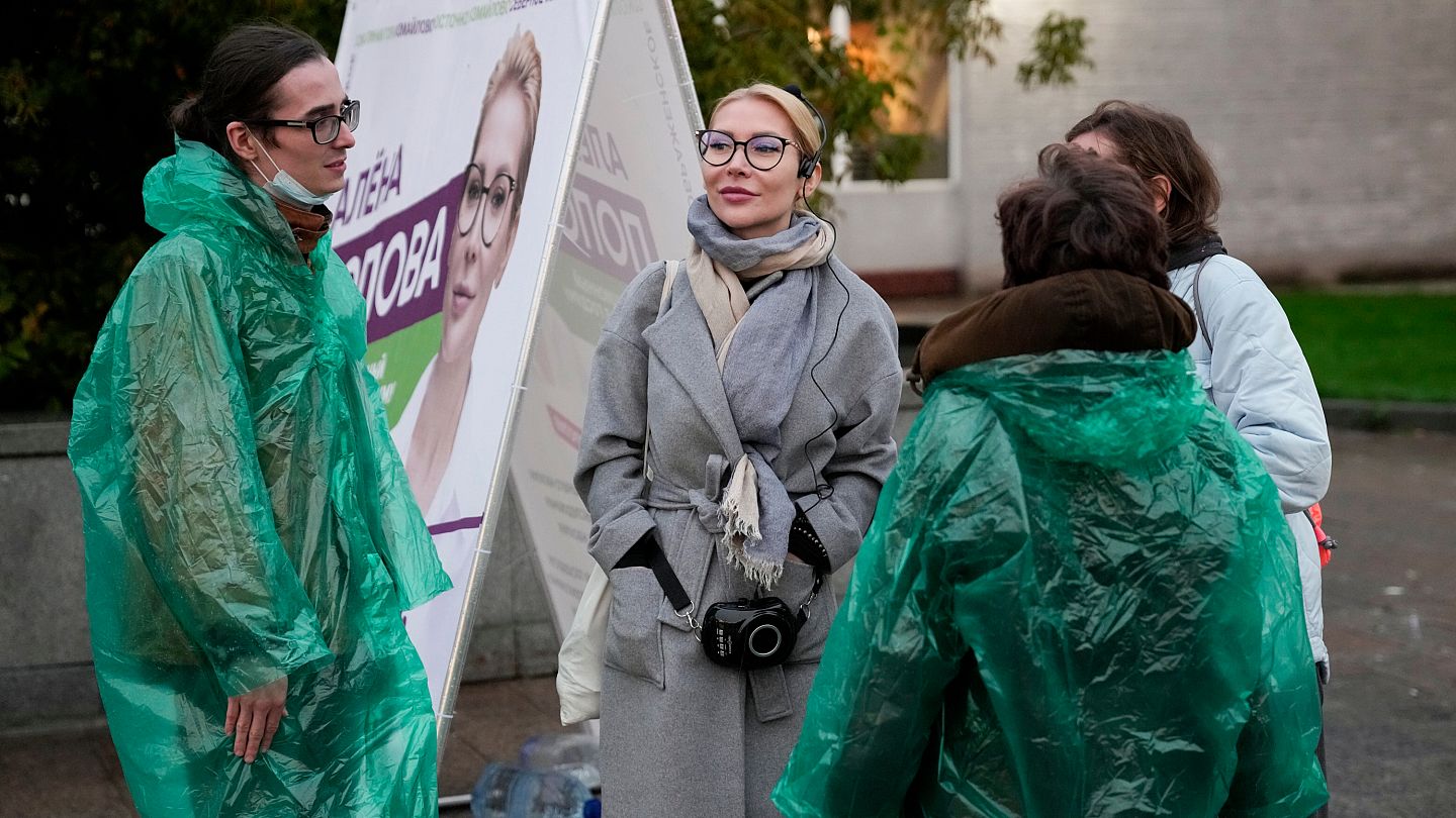 Против насилия и «Мужского государства»: как феминистка Алена Попова  борется за депутатское кресло | Euronews