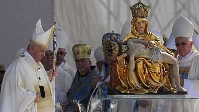 Le pape achève son voyage en Slovaquie devant une foule de 50 000 personnes