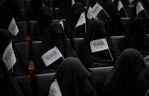 Afganistan'daki Kabil Üniversitesi'nde Taliban lehine gösteriye katılan kız öğrenciler / Arşiv