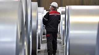 Német gyári munkás Duisburgban - gyorsan fogy a munkaerő
