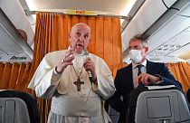 El papa Francisco expresa en el avión su opinión sobre el aborto