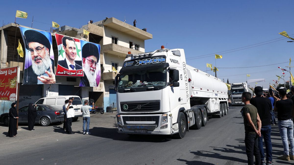 Des camions transportant du carburant iranien entrent au Liban, via la Syrie, dans la ville d'El Ain, Liban.