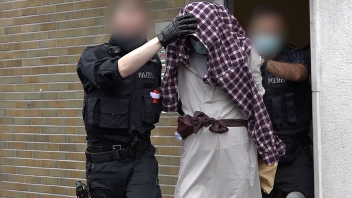 Almanya'da sinagog saldırısı gerçekleştireceği şüphesiyle tutuklanan bir kişi 