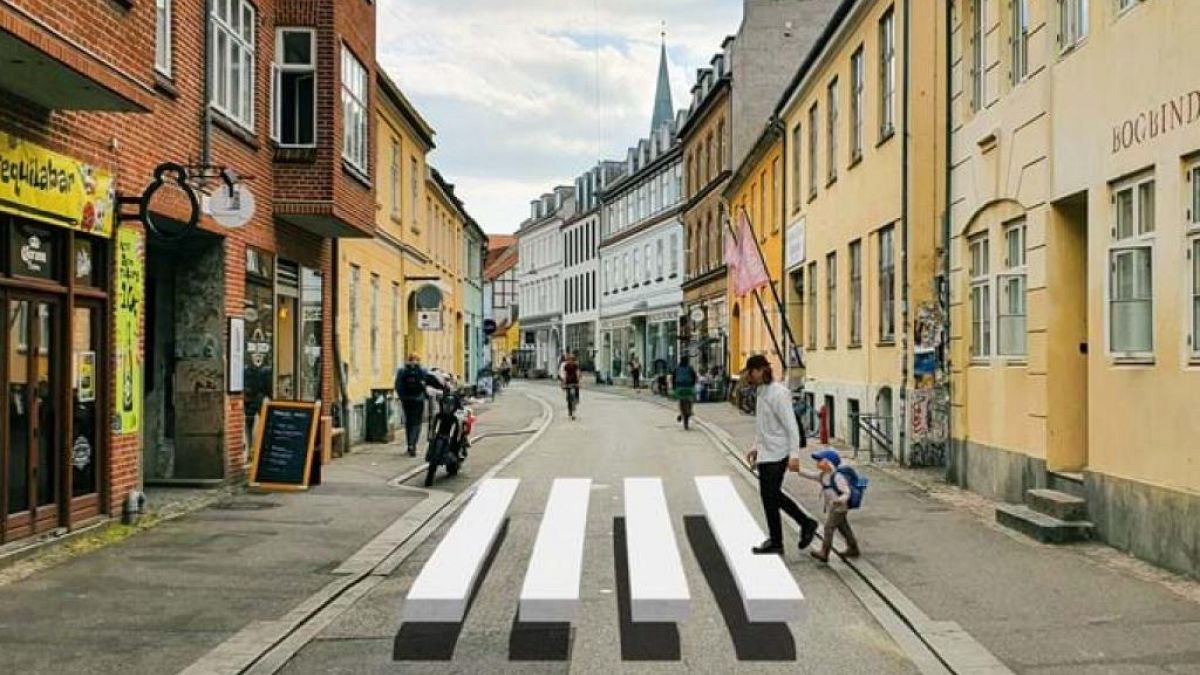 Aarhus'ta 3 boyutlu yaya geçitleriyle yayalara yol vermeyen taşıtların yavaşlatılması amaçlanıyor.