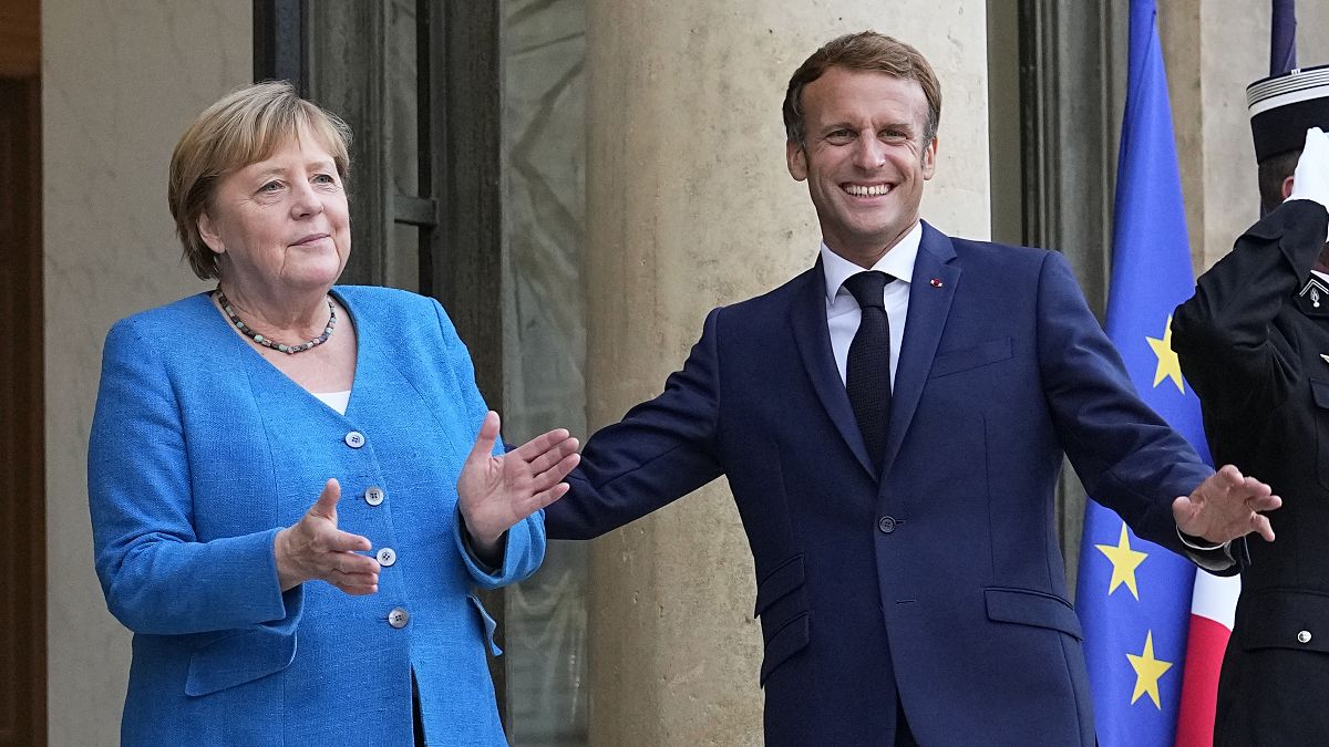Ангела Меркель и Эммануэль Макрон на встрече в Елисейском дворце 16 сентября 2021