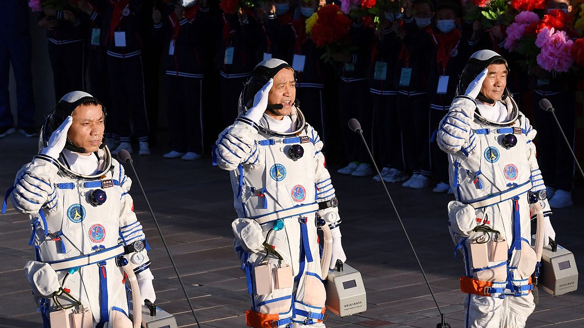 Chinas Astronauten in der Wüste Gobi gelandet