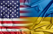 پرچم‌های اوکراین و آمریکا