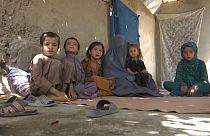 Rabia, viuda de un soldado afgano, y sus cinco hijos en Kandahar