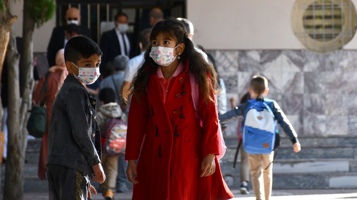 Egitimin Ikinci Haftasinda 611 Sinif Karantinada Okullardaki Pandemi Onlemleri Yetersiz Mi Euronews