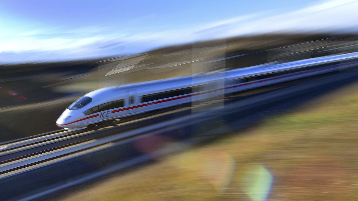 صورة لقطار ألماني كهربائي فائق السرعة