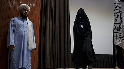 Une femme entièrement voilée à Kaboul le 11 septembre 2021