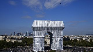 Now you can touch it: wrapped Arc de Triomphe opens to the public