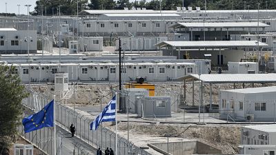 أول مخيم "مغلق" للاجئين في اليونان