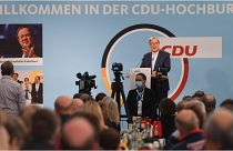 زعيم الاتحاد الديمقراطي المسيحي والمرشح للمستشارية أرمين لاشيت يلقي كلمة في اجتماع انتخابي في ديلبروك شتاينهورست، غرب ألمانيا، في 18 أيلول/ سبتمبر 2021