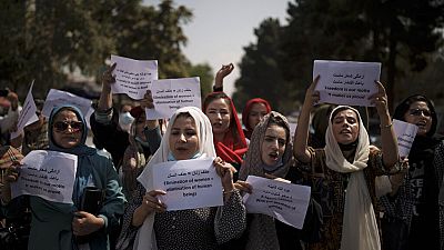 Mulheres excluídas do novo Governo afegão