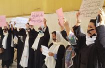 Kabil’de bir grup kadın gösteri düzenledi