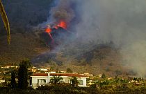Ruge el volcán Cumbre Vieja en la isla española de la Palma: hay miles de evacuados