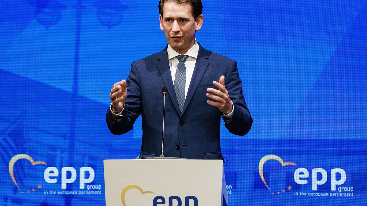 Sebastian Kurz osztrák kancellár beszédet mond az Európai Néppárt képviselőcsoportjának ülésén Berlinben 2021. szeptember 9-én.