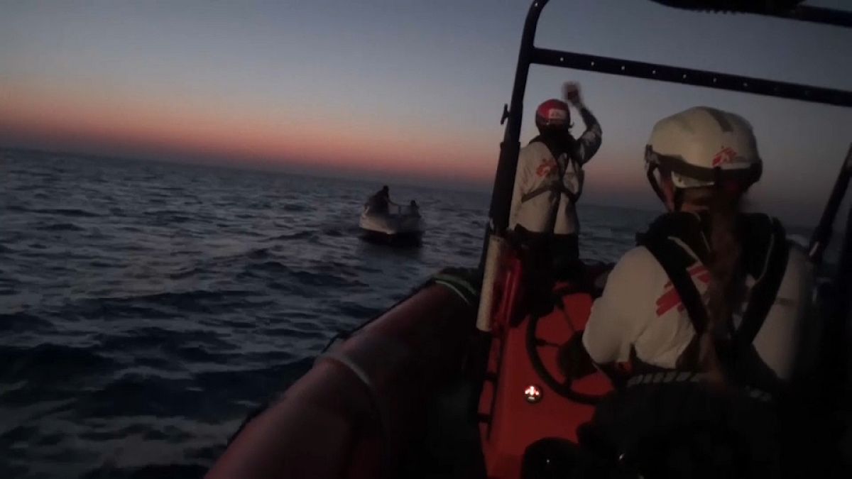 عملية إنقاذ مهاجرين قبالة السواحل الليبية
