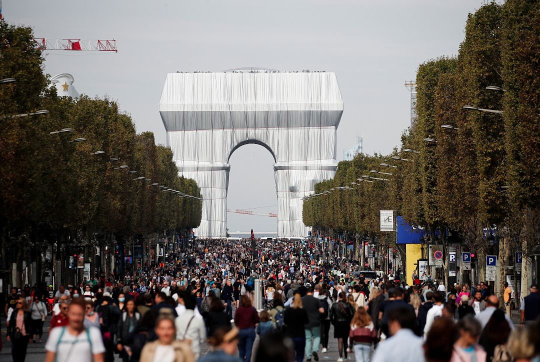 Paris carfree day Crowds flock to a pedestrianised ChampsÉlysées