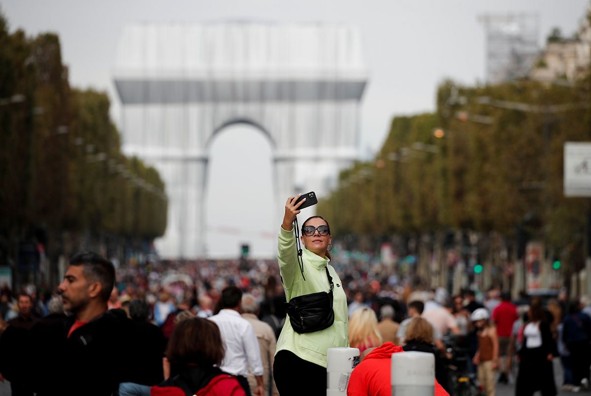 Paris carfree day Crowds flock to a pedestrianised ChampsÉlysées