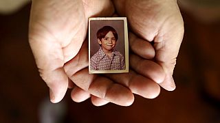 Egykori áldozat mutatja hatéveskori képét - ennyi idős volt, mikor először molesztálta egy pap