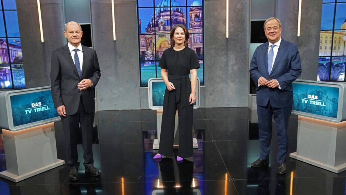 از راست: آرمین لاشت، آنالنا بائرباک و اولاف شولتز نامزدهای احزاب رقیب برای صدراعظمی آلمان